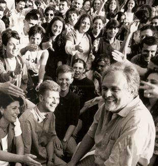 Chieffo con un gruppo di giovani (anni '90)