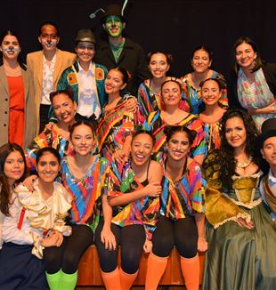 I protagonisti dello spettacolo su Pinocchio al convegno sull'educazione di Asunción.